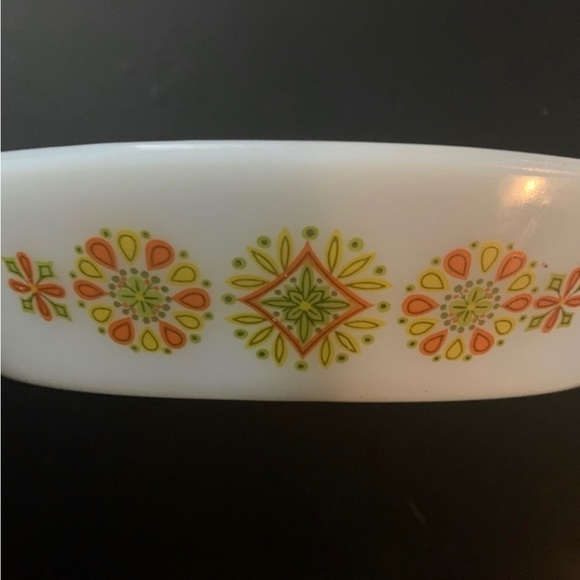 GLASBAKE pinwheel pattern milk glass serving dish - Picture 1 of 4